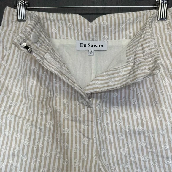 En Saison Riley High-Waisted Cream Stripe Short Embroidered Pinstripe Size Small - Picture 12 of 13